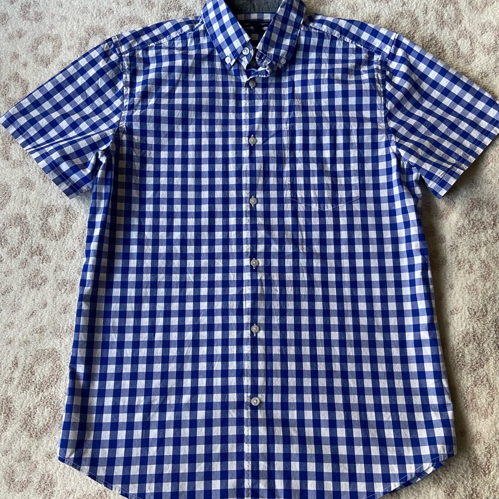 Gap Men’s short sleeve checkered button down shirt